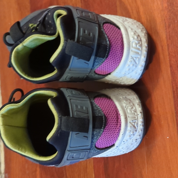 NIKE UTILITY HUARACHE BERRY GREY BLACK SAFARI Men's 11.5 - Picture 4 of 6